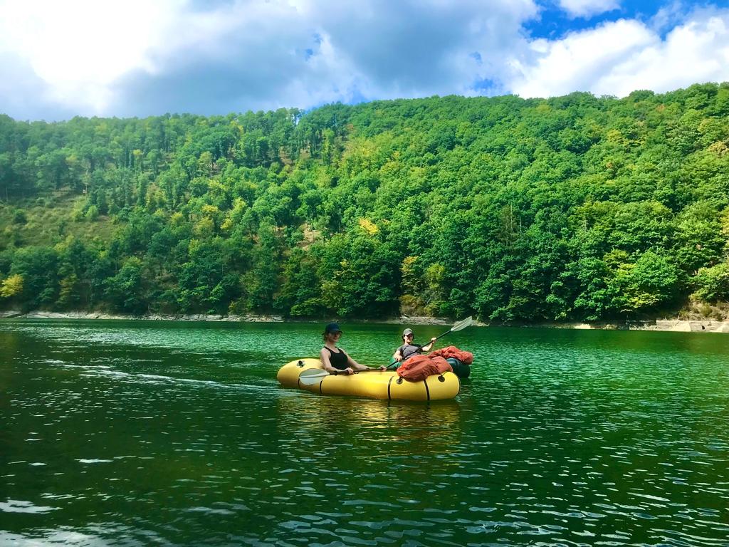 couple-packrafting